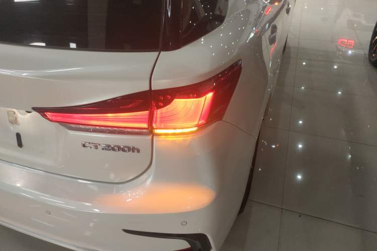 Used Lexus CT 2017 CT200h Elite Edition Monotone China VI Right Rear Taillight
