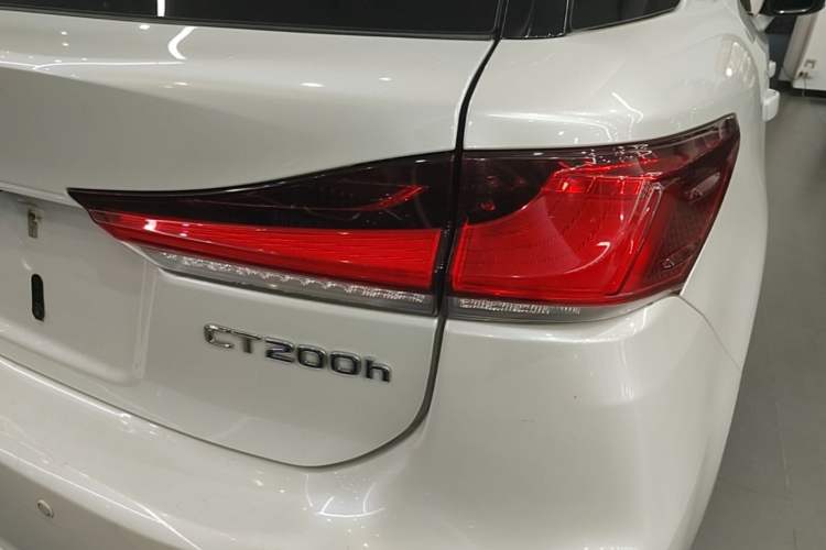 Used Lexus CT 2017 CT200h Elite Edition Solid Color China V Standard Right Rear Taillight