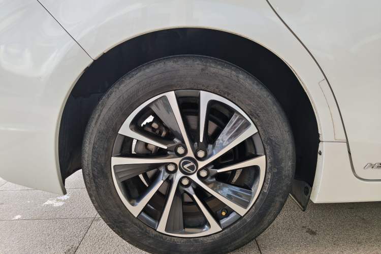 Used Lexus CT 2017 CT200h Comfort Edition Monochrome China VI Right Rear Wheel Hub