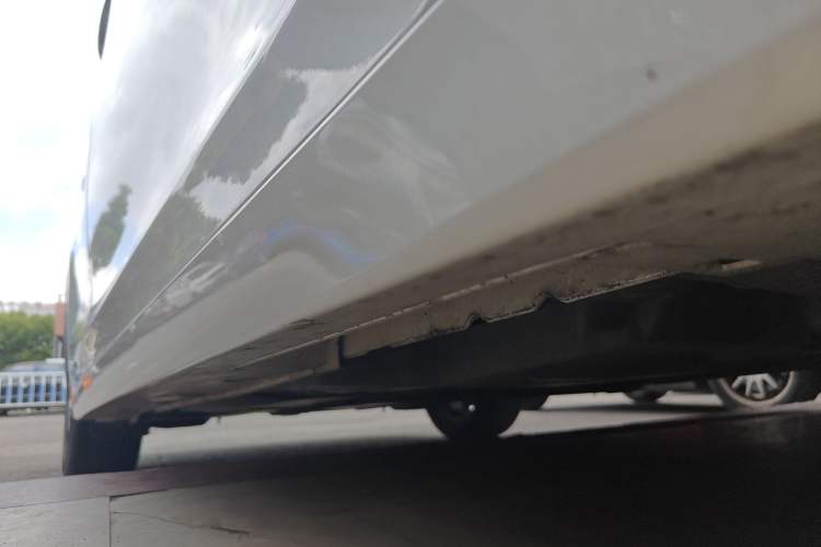 Used Lexus CT 2017 CT200h Comfort Edition Monochrome China VI Right Side Sill