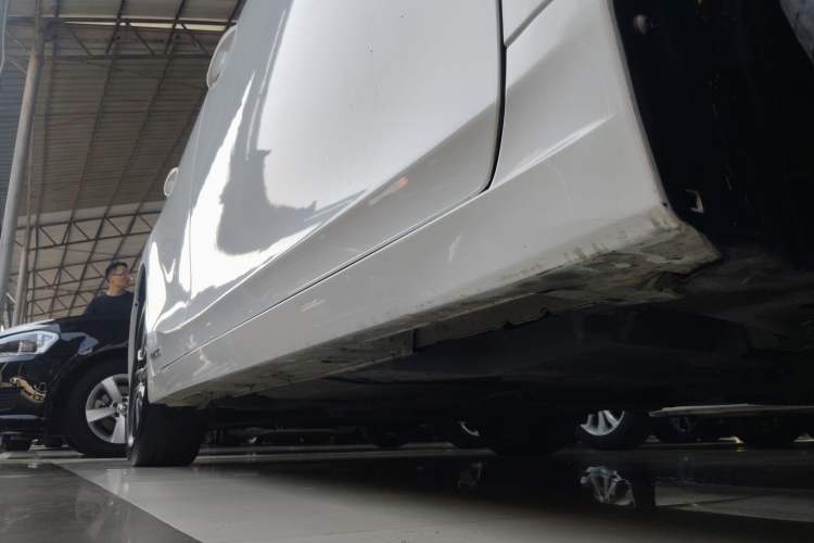 Used Lexus CT 2017 CT200h Elite Edition Monotone China VI Right Side Sill