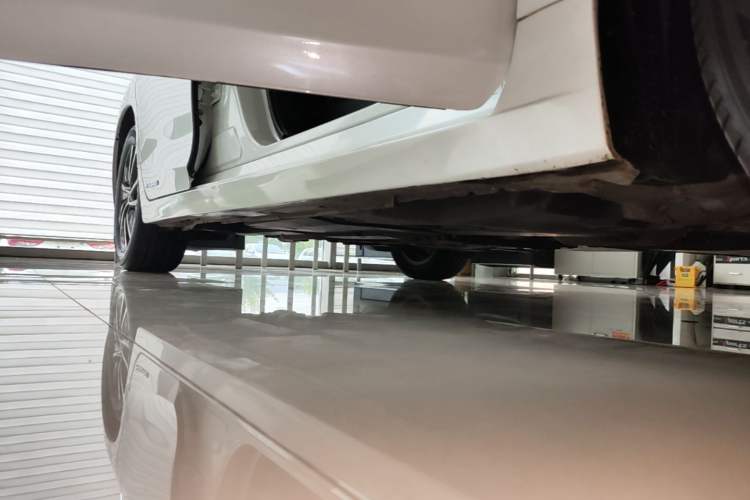 Used Lexus CT 2017 CT200h Elite Edition Monotone China VI Right Side Sill