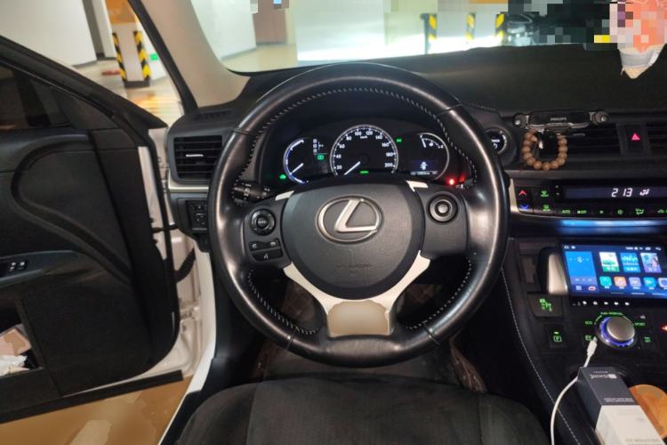 Used Lexus CT 2017 CT200h Elite Edition Two-Tone China V Standard Steering Wheel