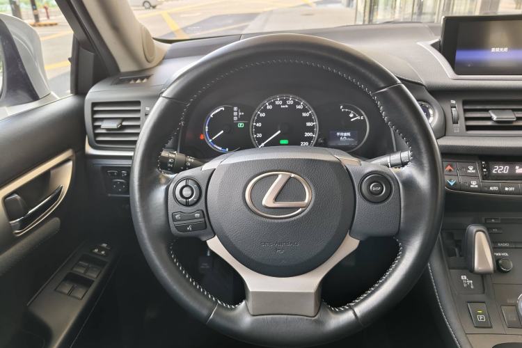 Used Lexus CT 2017 CT200h Comfort Edition Monochrome China VI Steering Wheel