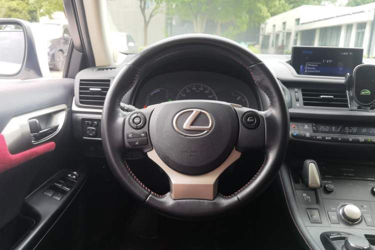 Used Lexus CT 2017 CT200h Comfort Edition Monochrome China VI Steering Wheel