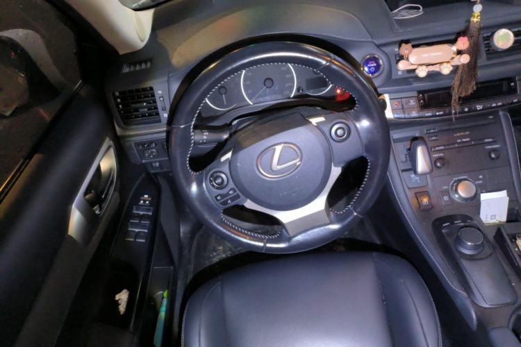 Used Lexus CT 2017 CT200h Comfort Edition Monochrome China VI Steering Wheel