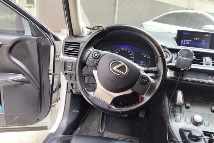 Used Lexus CT 2017 CT200h Comfort Edition Two-Tone China V Standard Steering Wheel