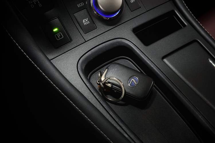Used Lexus CT 2017 CT200h Elite Edition Monotone China VI Vehicle Key