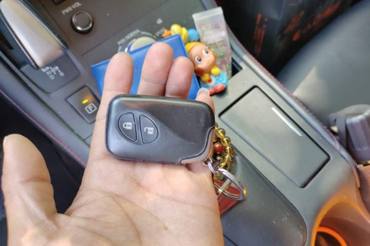 Used Lexus CT 2017 CT200h Comfort Edition Monochrome China VI Vehicle Key