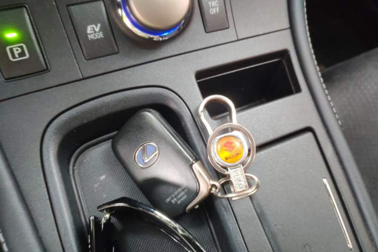 Used Lexus CT 2017 CT200h Elite Edition Monotone China VI Vehicle Key