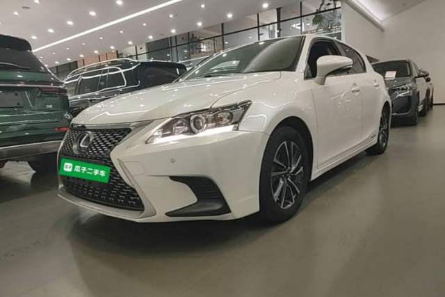 Lexus CT 2017 CT200h Elite Edition Solid Color China V Standard مستعملة