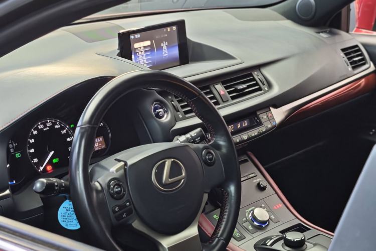 Used Lexus CT 2018 CT200h Colorful Life Special Limited Edition Exterior 4