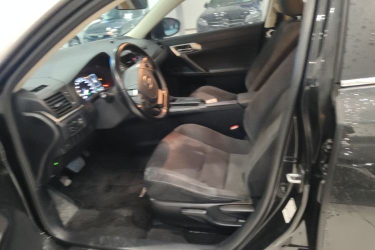 Used Lexus CT 2020 CT200h Elite Edition Two-Tone Left Front Seat