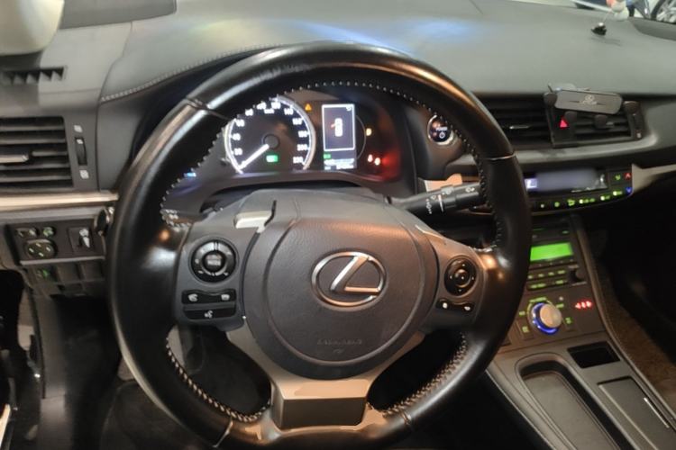 Used Lexus CT 2020 CT200h Elite Edition Two-Tone Steering Wheel