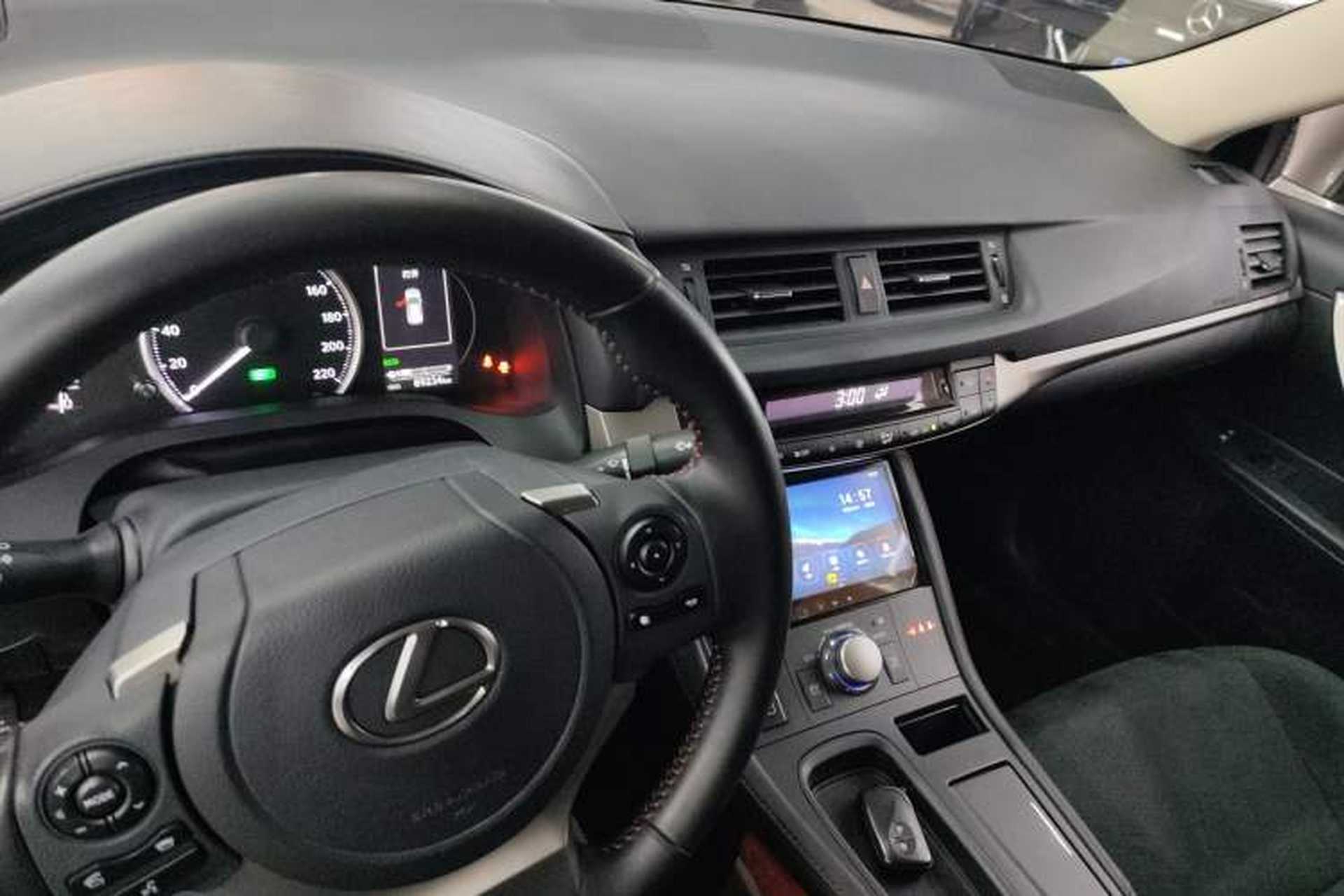 Used Lexus CT 2020 CT200h Elite Edition Monochrome Center Console