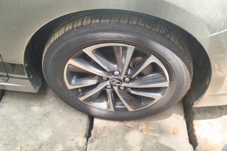 Used Lexus CT 2020 CT200h Elite Edition Monochrome Right Front Wheel Hub