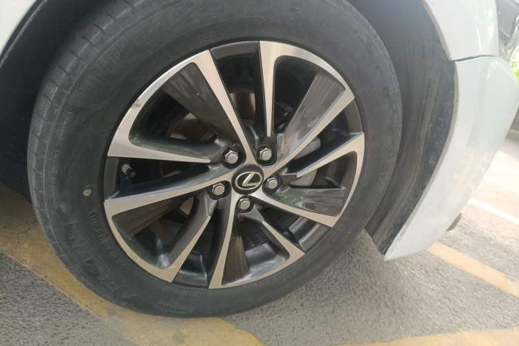 Used Lexus CT 2020 CT200h Elite Edition Monochrome Right Front Wheel Hub
