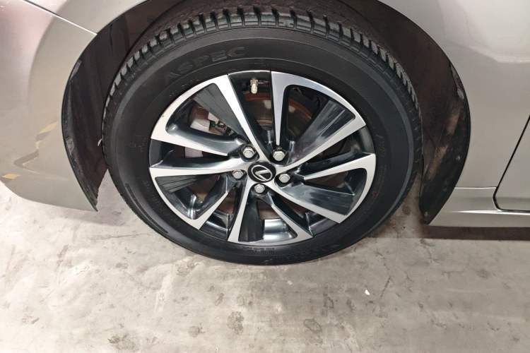 Used Lexus CT 2020 CT200h Elite Edition Monochrome Left Front Wheel Hub