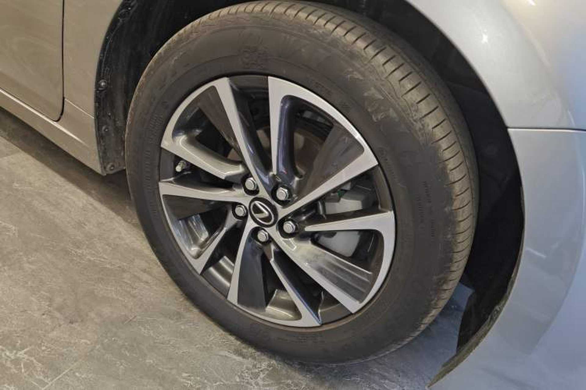 Used Lexus CT 2020 CT200h Elite Edition Monochrome Right Front Wheel Hub