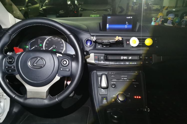 Used Lexus CT 2020 CT200h Comfort Edition Monochrome Center Console