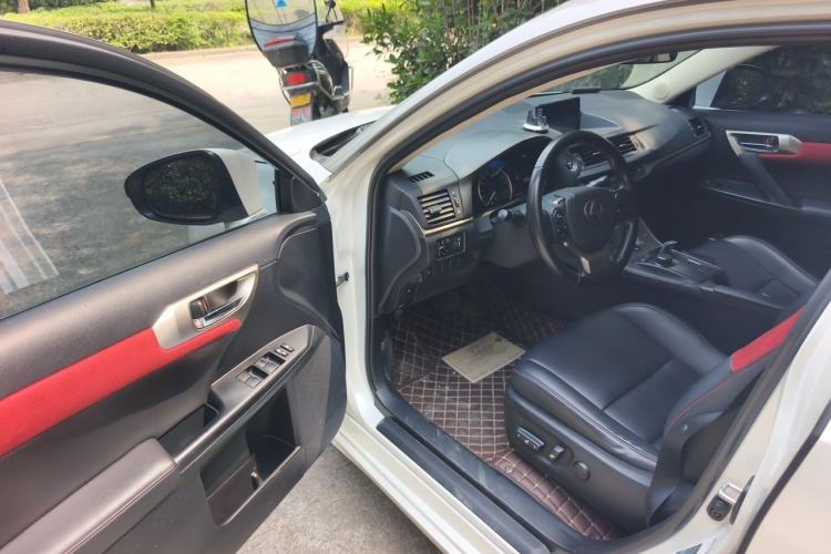 Used Lexus CT 2020 CT200h Comfort Edition Two-Tone Driver Seat