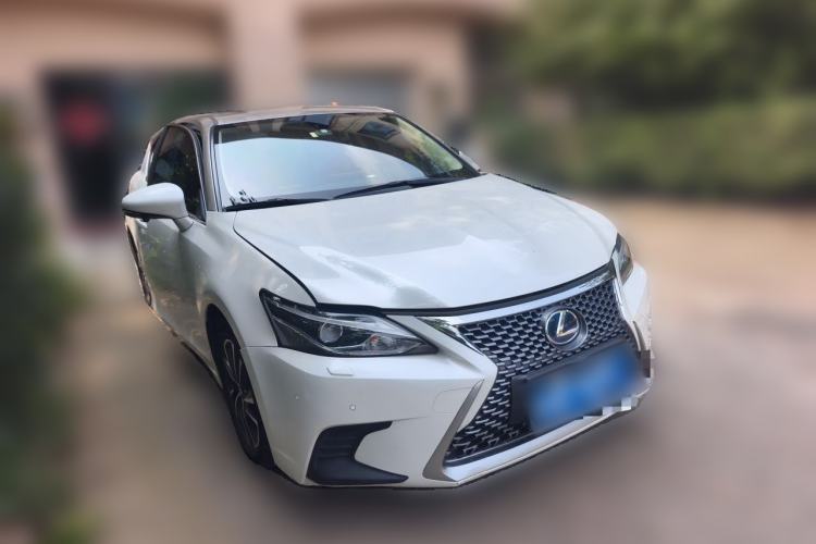Used Lexus CT 2020 CT200h Comfort Edition Two-Tone Front Right 45 Deg
