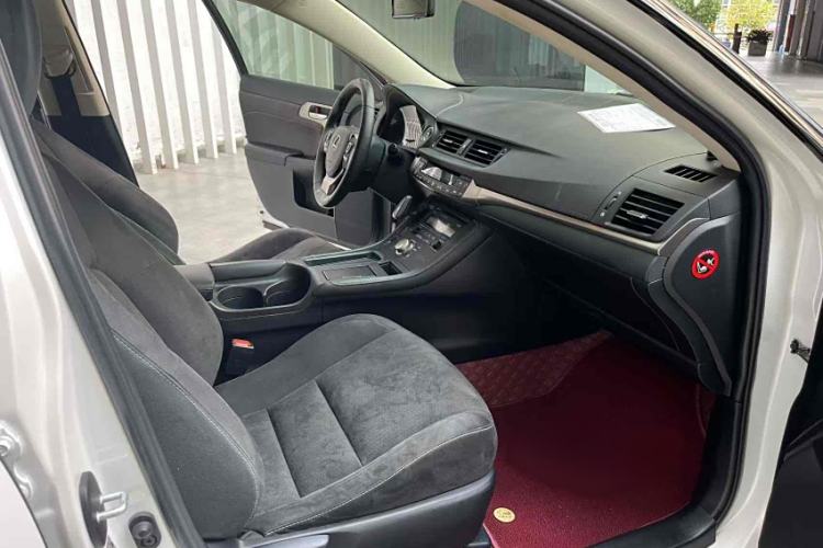 Used Lexus CT 2020 CT200h Elite Edition Two-Tone Interior 4