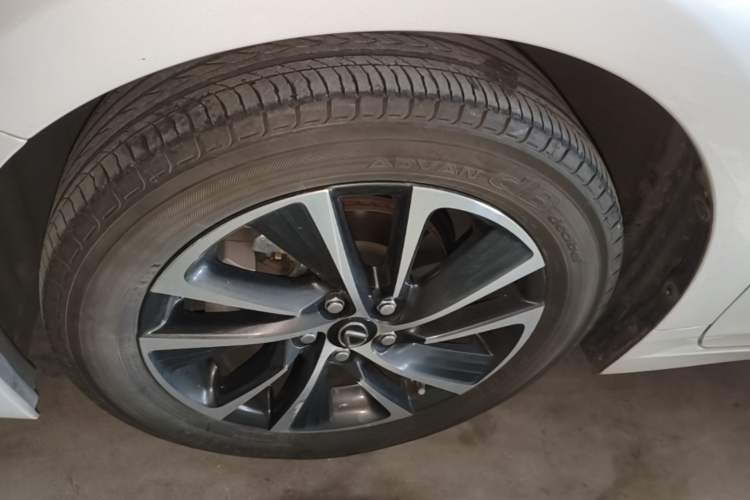 Used Lexus CT 2020 CT200h Elite Edition Monochrome Left Front Wheel Hub