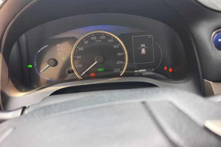 Used Lexus CT 2020 CT200h Comfort Edition Two-Tone Odometer Close Up