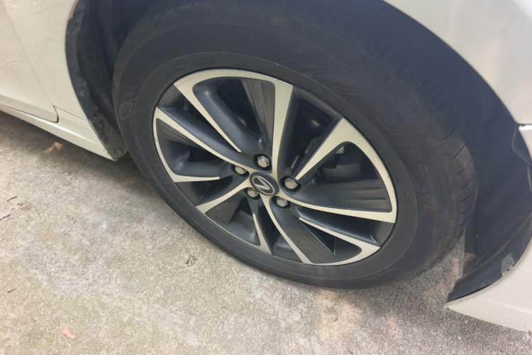 Used Lexus CT 2020 CT200h Comfort Edition Two-Tone Right Front Wheel Hub