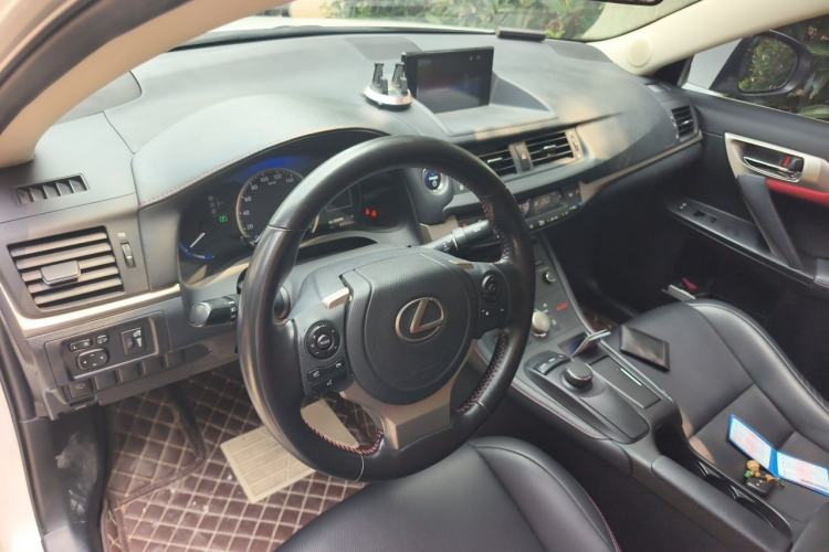 Used Lexus CT 2020 CT200h Comfort Edition Two-Tone Steering Wheel