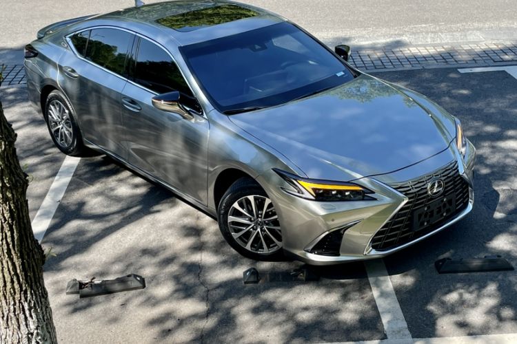 Used Lexus ES 2025 300h Deluxe Edition Engine Bay