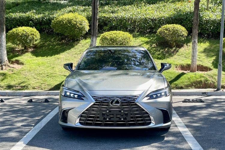 Used Lexus ES 2025 300h Deluxe Edition Exterior 1