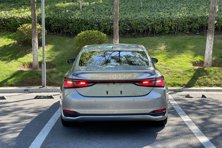 Used Lexus ES 2025 300h Deluxe Edition Exterior 8