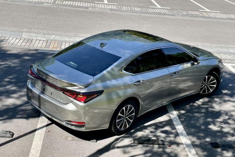 Used Lexus ES 2025 300h Deluxe Edition Exterior 9