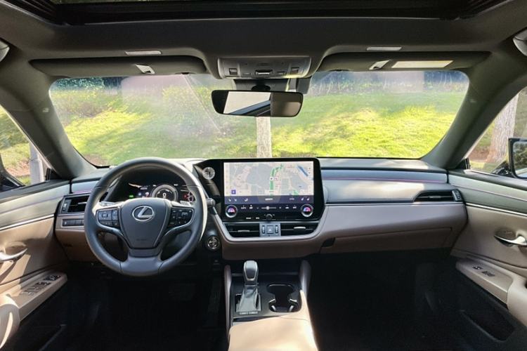 Used Lexus ES 2025 300h Deluxe Edition Interior 13