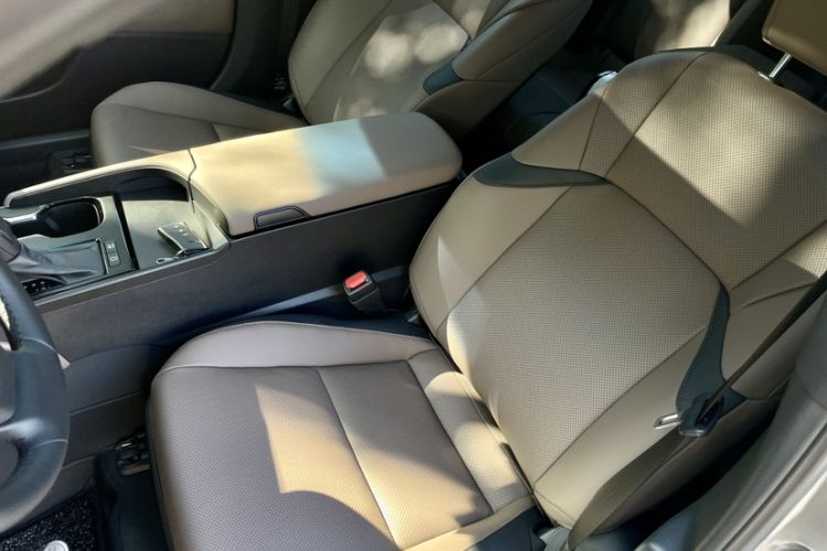 Used Lexus ES 2025 300h Deluxe Edition Interior 4