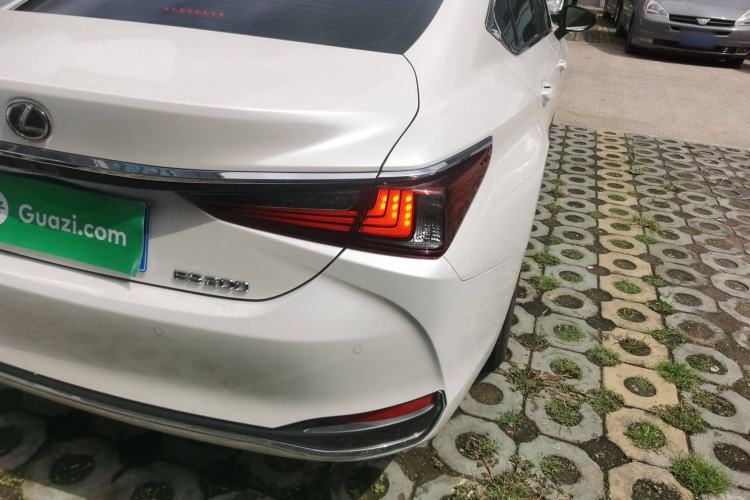 Used Lexus ES 2023 200 Excellence Edition Exterior 2