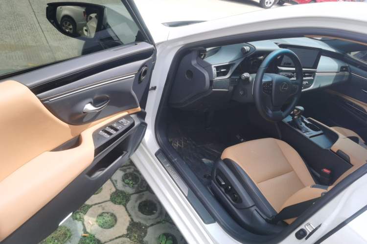 Used Lexus ES 2023 200 Excellence Edition Interior 3