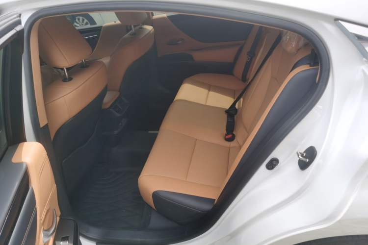 Used Lexus ES 2023 200 Excellence Edition Interior 4