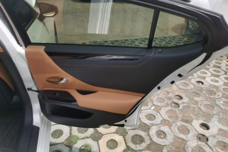 Used Lexus ES 2023 200 Excellence Edition Interior 6
