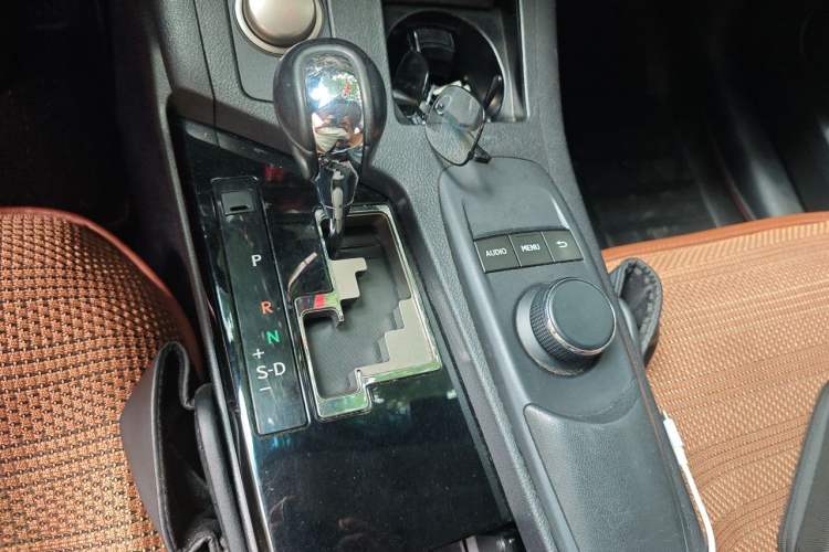Used Lexus ES 2005 330 Gear Lever