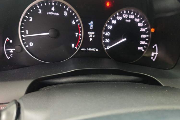 Used Lexus ES 2005 330 Odometer Close Up