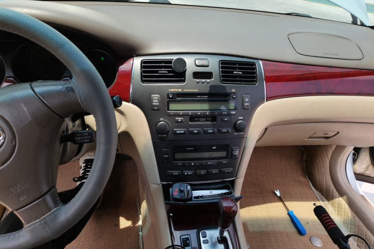 Used Lexus ES 2005 330 Audio And AC Panel