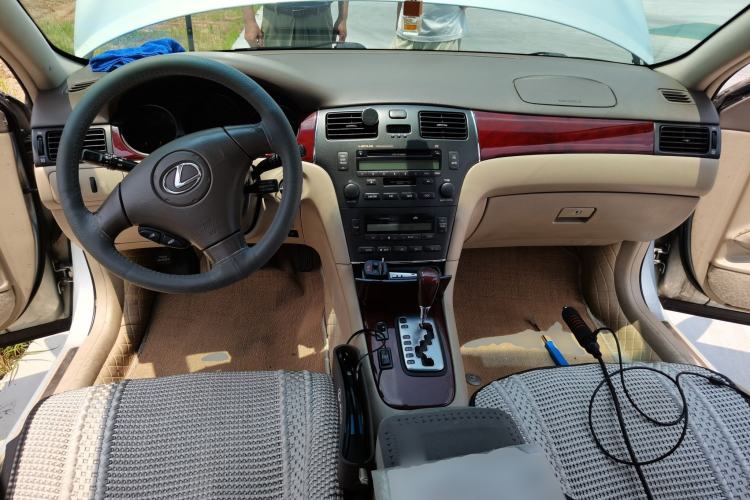 Used Lexus ES 2005 330 Center Console