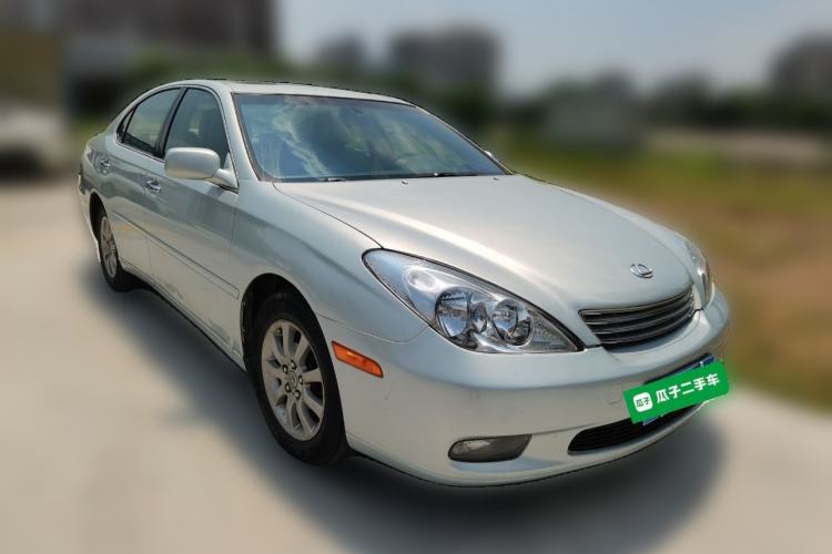 Used Lexus ES 2005 330 Front Right 45 Deg