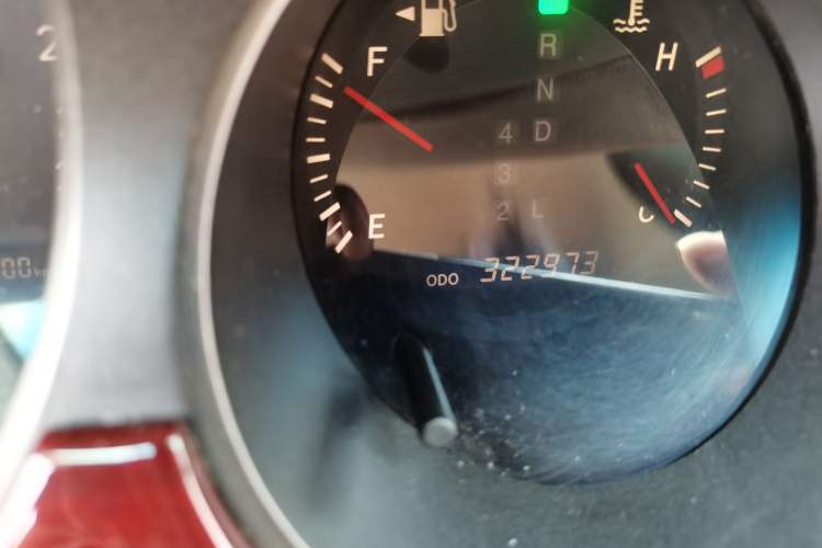 Used Lexus ES 2005 330 Odometer Close Up