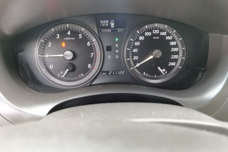 Used Lexus ES 2006 350 Odometer Close Up