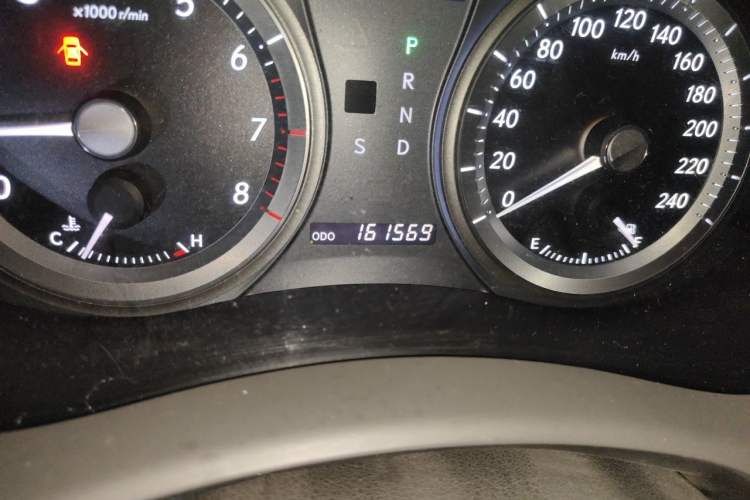 Used Lexus ES 2006 350 Odometer Close Up