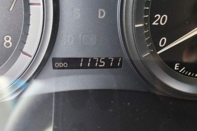 Used Lexus ES 2006 350 Odometer Close Up